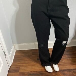 Beautiful Black BooHoo Ripped Knee Mom Jeans